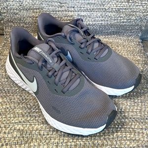 Nike Revolution 5 Men's Road Running Shoes, 8 WIDE